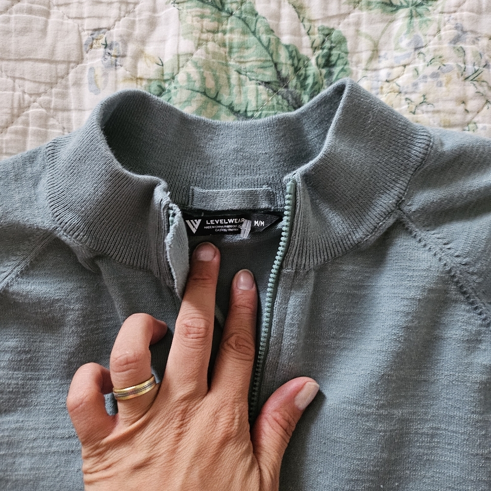 Levelwear sweater